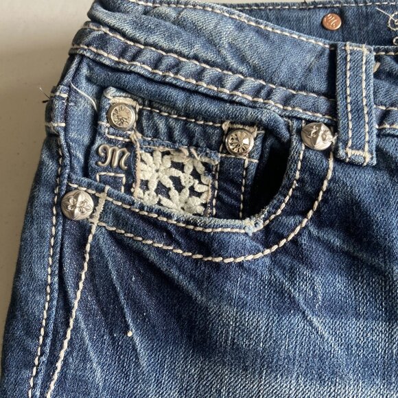 Miss Me Cuffed Capri Women’s Distressed Blue Jeans Size 28 Daisy - Picture 4 of 8